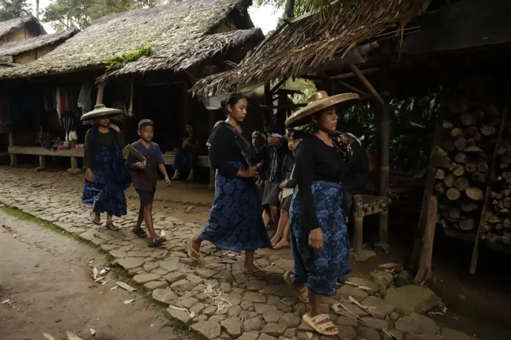 Kebiasaan Masyarakat yang Menjadi Cermin Budaya dan Perubahan Waktu