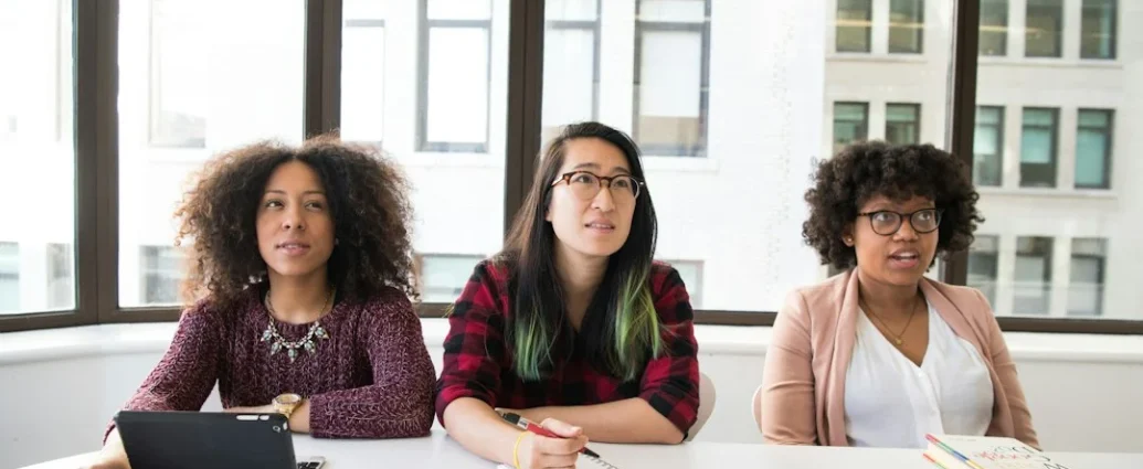 Mengapa Kesehatan Mental Perempuan di Era Digital Lebih Rentan Terabaikan? Dan Bagaimana Mengatasinya