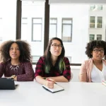 Mengapa Kesehatan Mental Perempuan di Era Digital Lebih Rentan Terabaikan? Dan Bagaimana Mengatasinya
