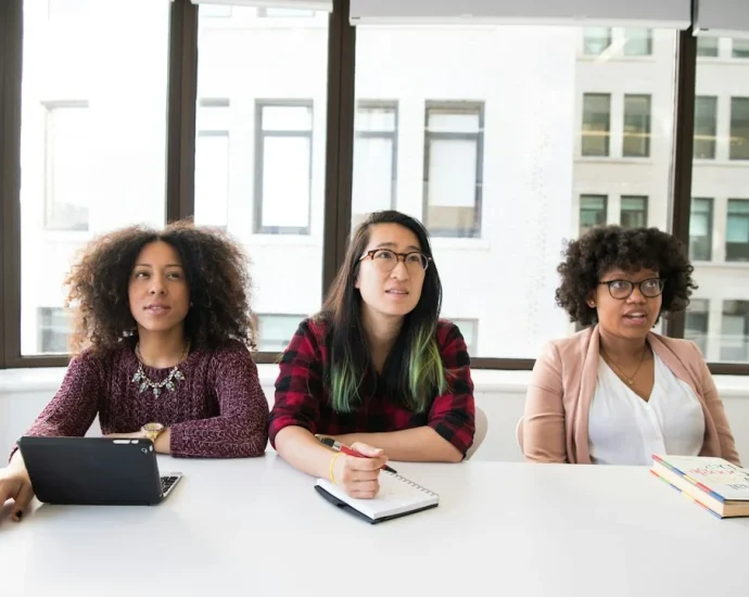 Mengapa Kesehatan Mental Perempuan di Era Digital Lebih Rentan Terabaikan? Dan Bagaimana Mengatasinya
