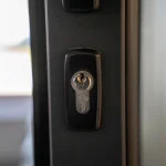 Mengapa dan Bagaimana Memilih Kunci Pintu yang Tepat untuk Keamanan Rumah Anda