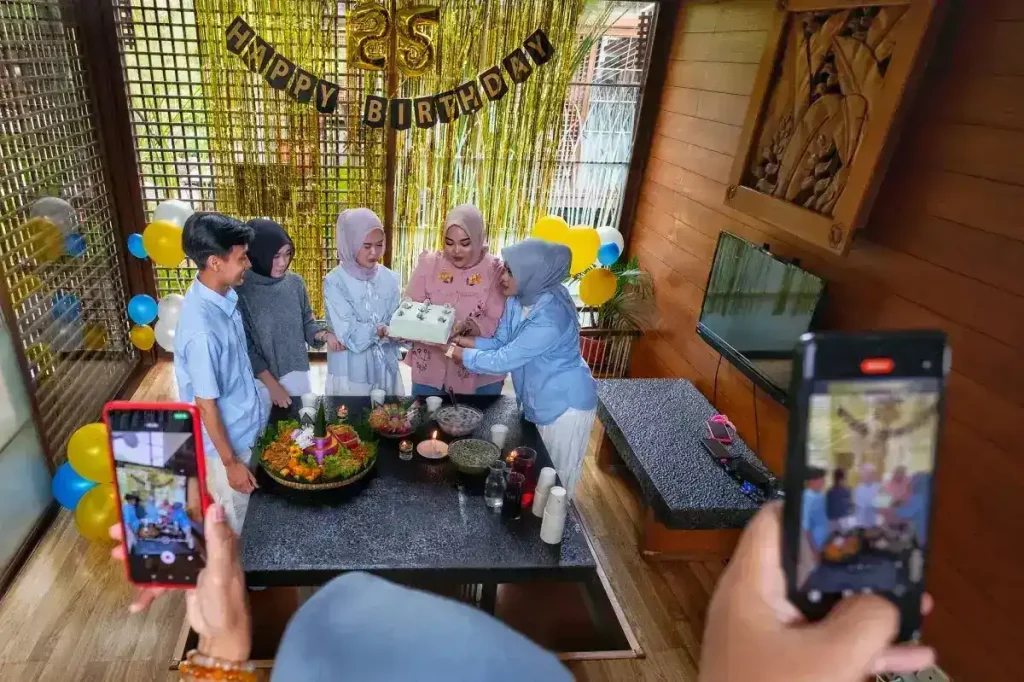 Media Sosial: Dari Sarana Komunikasi ke Pusat Hiburan